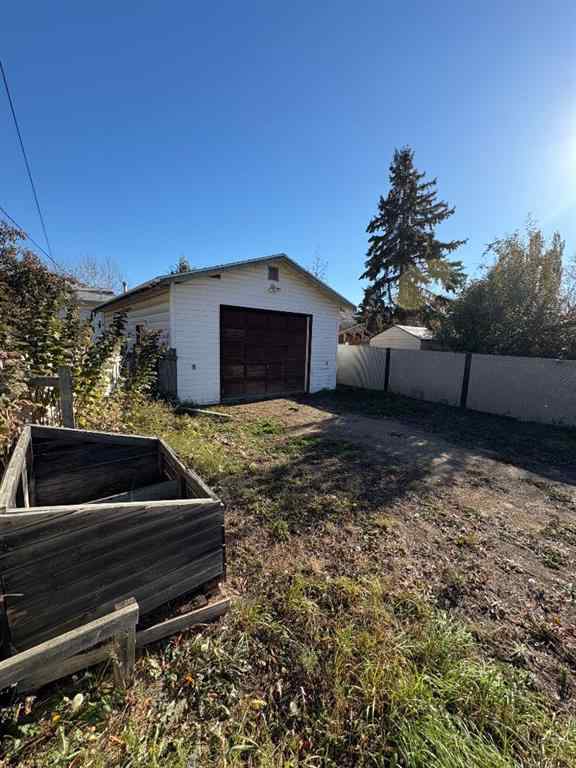 MLS® A2264559 - 10926 93 St   in Lower West Peace Peace River, Residential