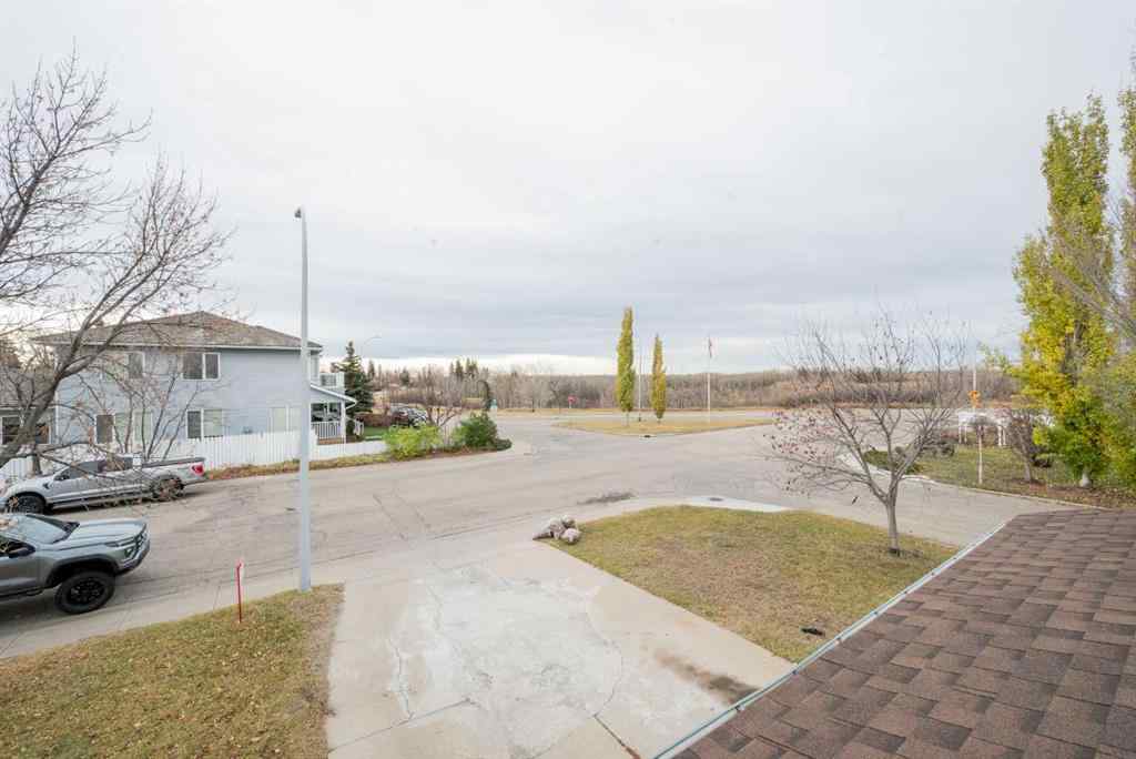 MLS® A2264563 - 10132 93 Avenue  in Swanavon Grande Prairie, Residential