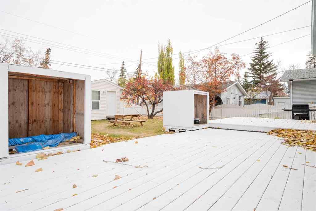 MLS® A2264563 - 10132 93 Avenue  in Swanavon Grande Prairie, Residential