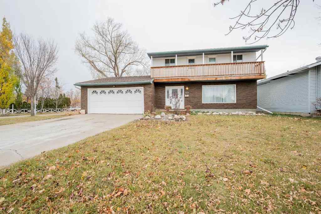 MLS® A2264563 - 10132 93 Avenue  in Swanavon Grande Prairie, Residential