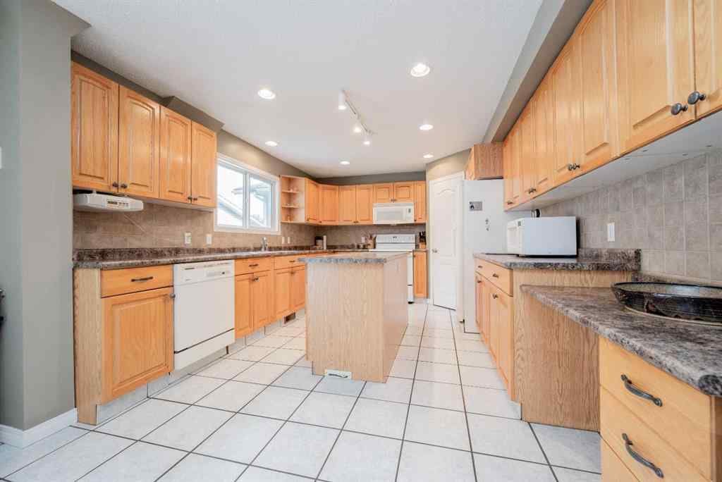 MLS® A2264563 - 10132 93 Avenue  in Swanavon Grande Prairie, Residential