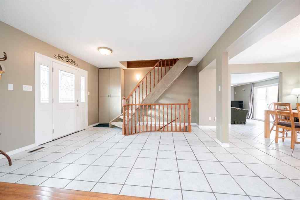 MLS® A2264563 - 10132 93 Avenue  in Swanavon Grande Prairie, Residential