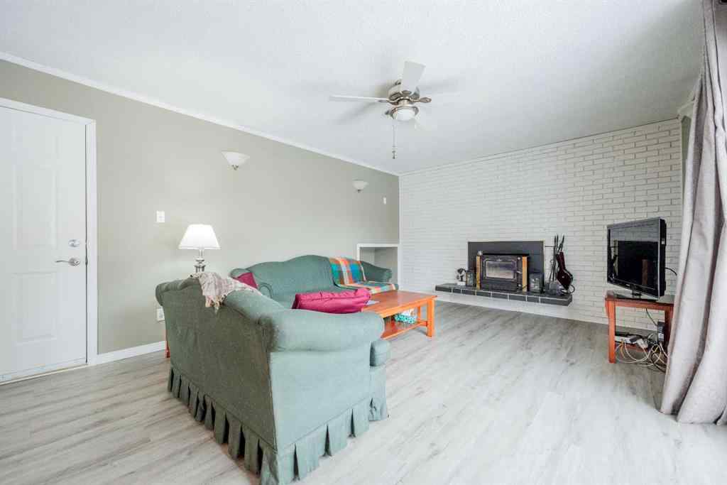 MLS® A2264563 - 10132 93 Avenue  in Swanavon Grande Prairie, Residential