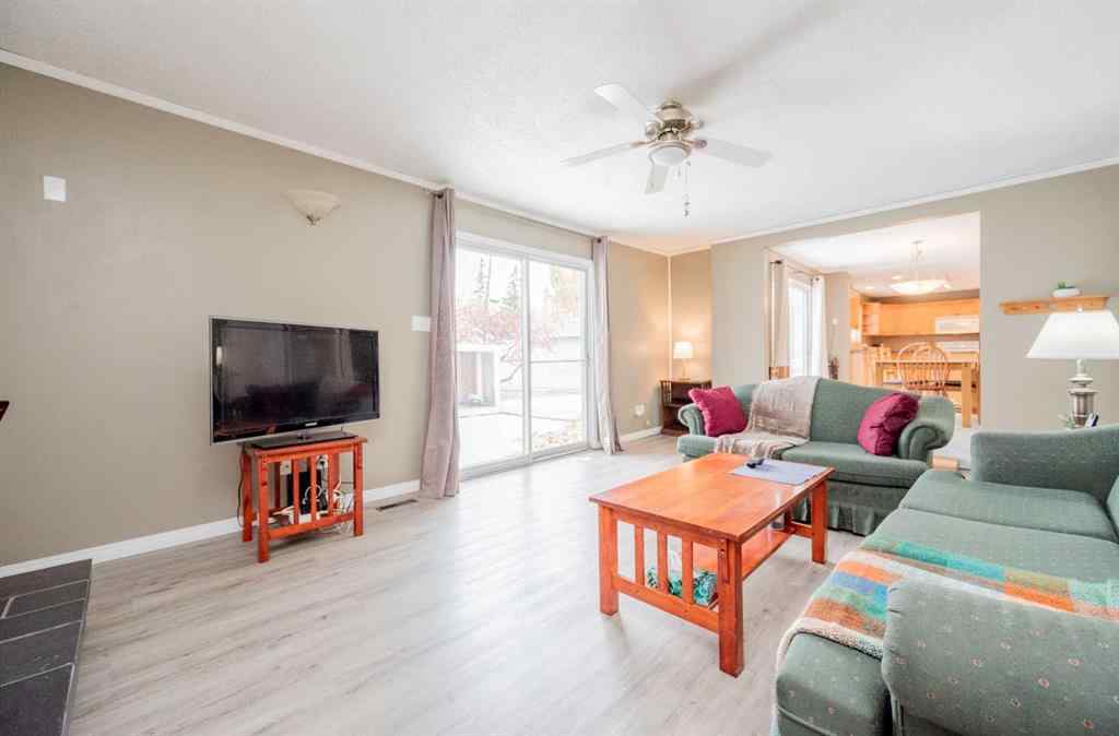 MLS® A2264563 - 10132 93 Avenue  in Swanavon Grande Prairie, Residential