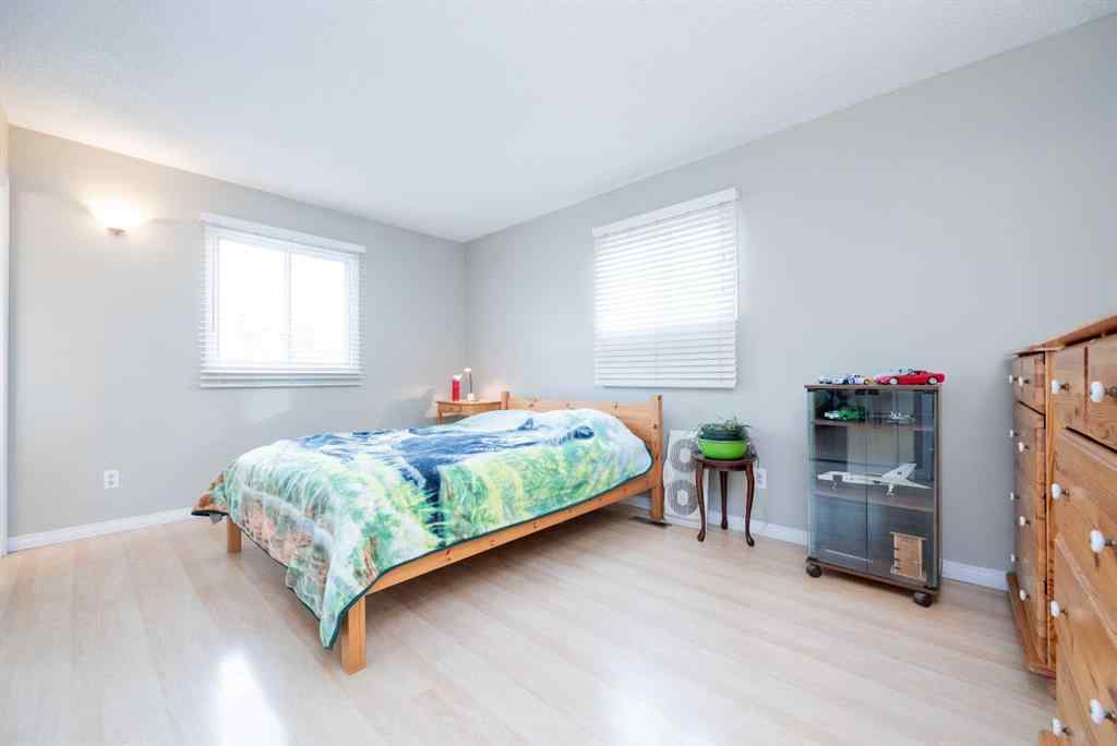 MLS® A2264563 - 10132 93 Avenue  in Swanavon Grande Prairie, Residential