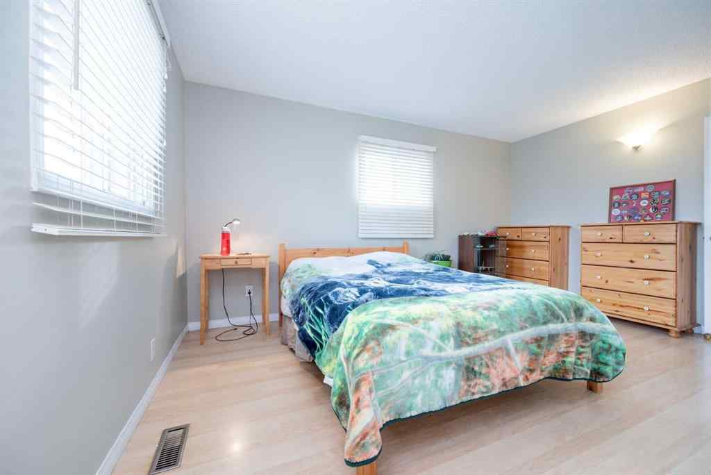 MLS® A2264563 - 10132 93 Avenue  in Swanavon Grande Prairie, Residential