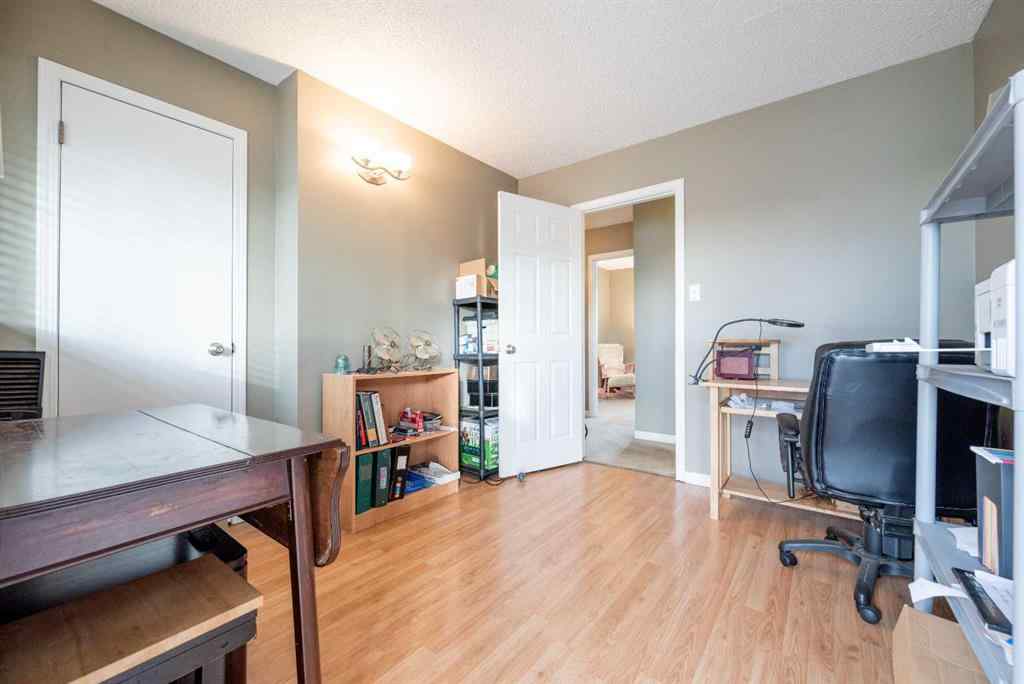 MLS® A2264563 - 10132 93 Avenue  in Swanavon Grande Prairie, Residential
