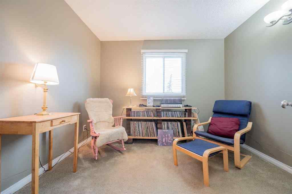 MLS® A2264563 - 10132 93 Avenue  in Swanavon Grande Prairie, Residential