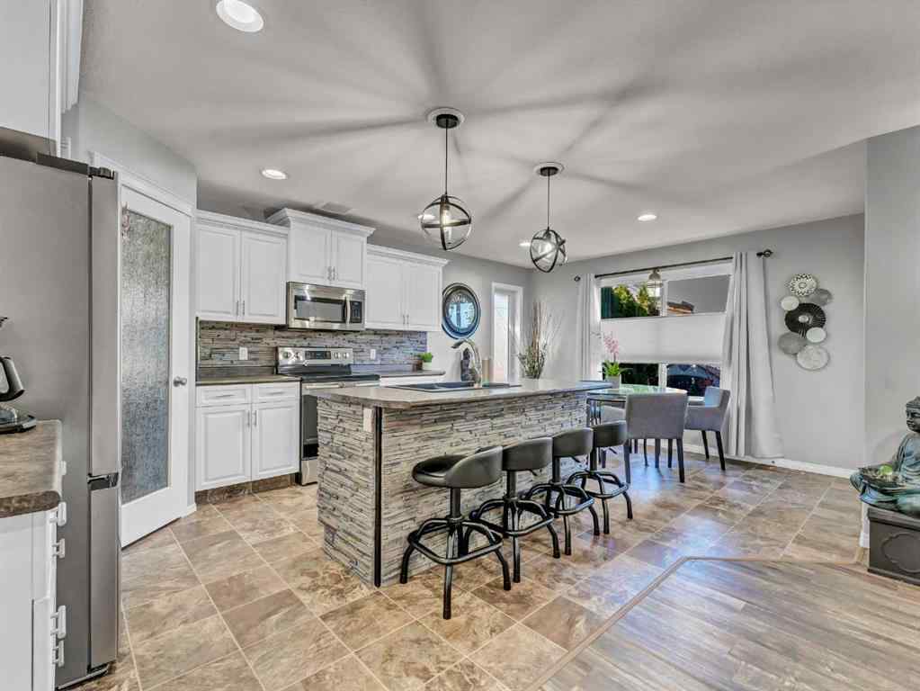 MLS® A2264568 - 62 Sterling Link SE in SE Southridge Medicine Hat, Residential