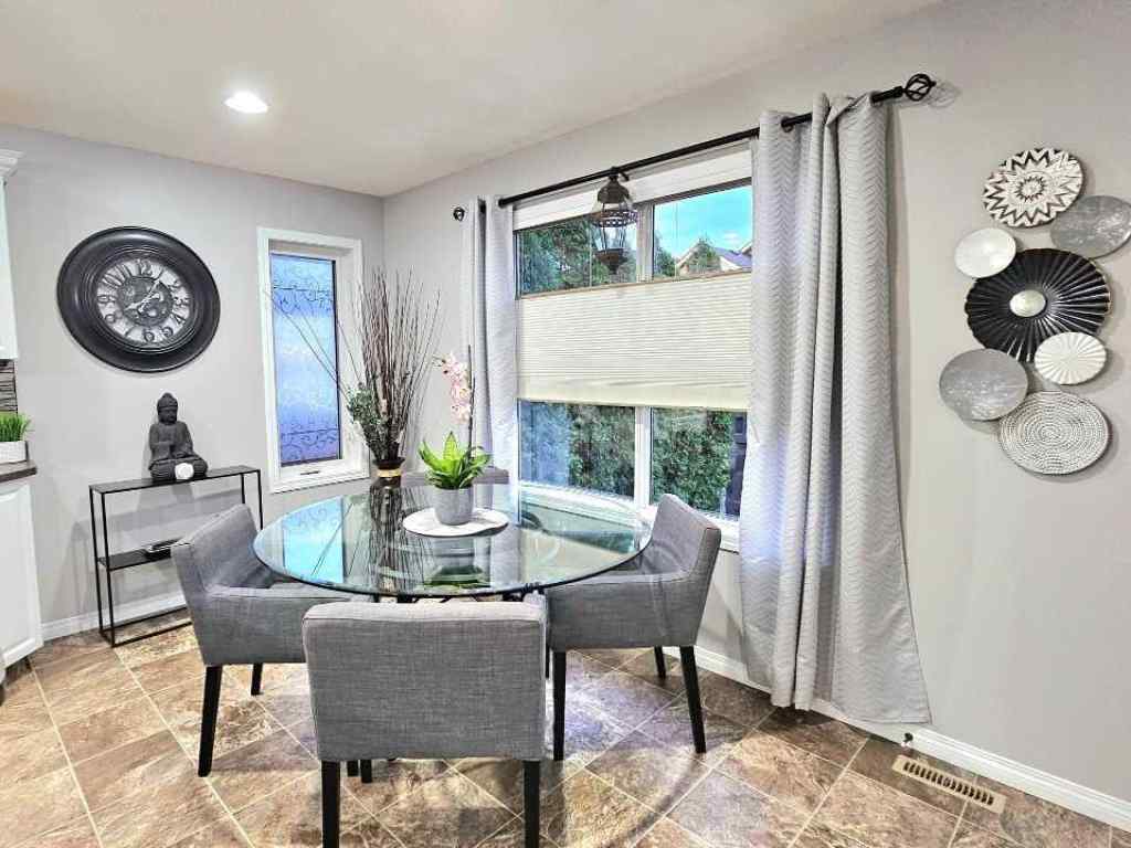 MLS® A2264568 - 62 Sterling Link SE in SE Southridge Medicine Hat, Residential