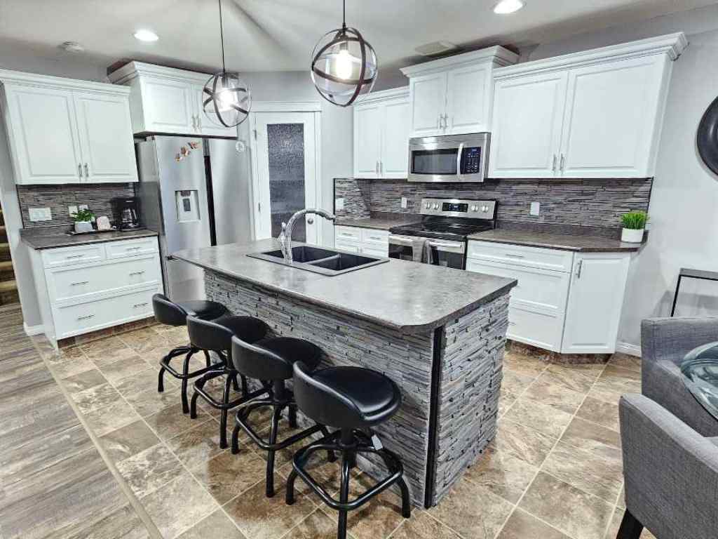 MLS® A2264568 - 62 Sterling Link SE in SE Southridge Medicine Hat, Residential