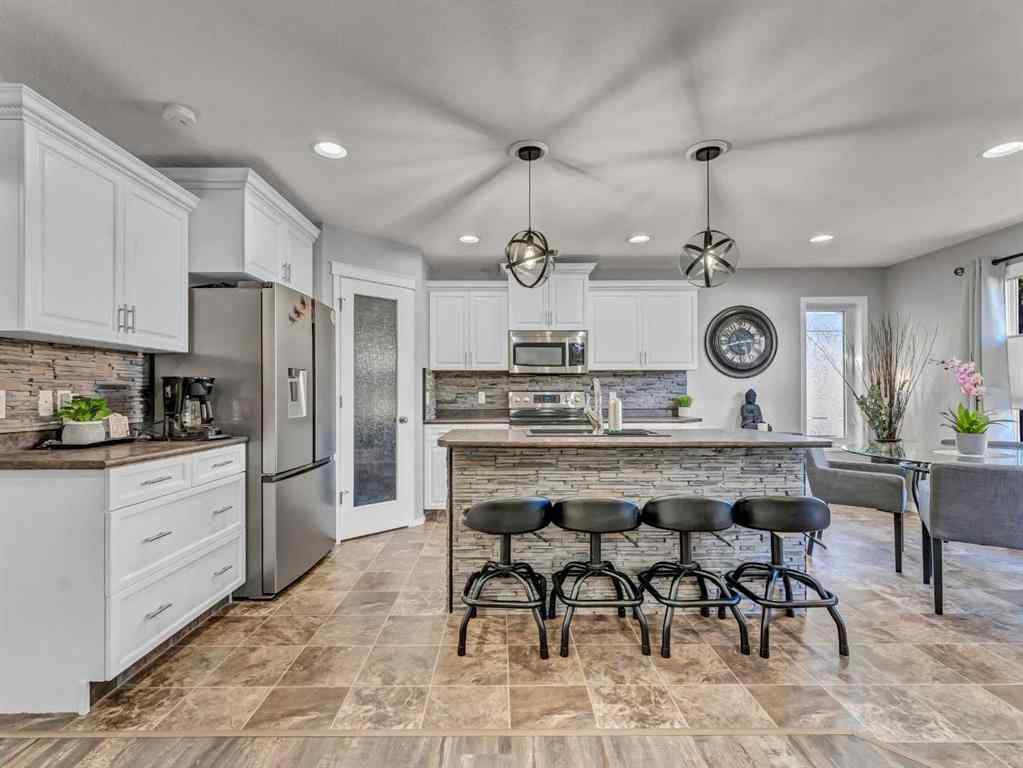 MLS® A2264568 - 62 Sterling Link SE in SE Southridge Medicine Hat, Residential