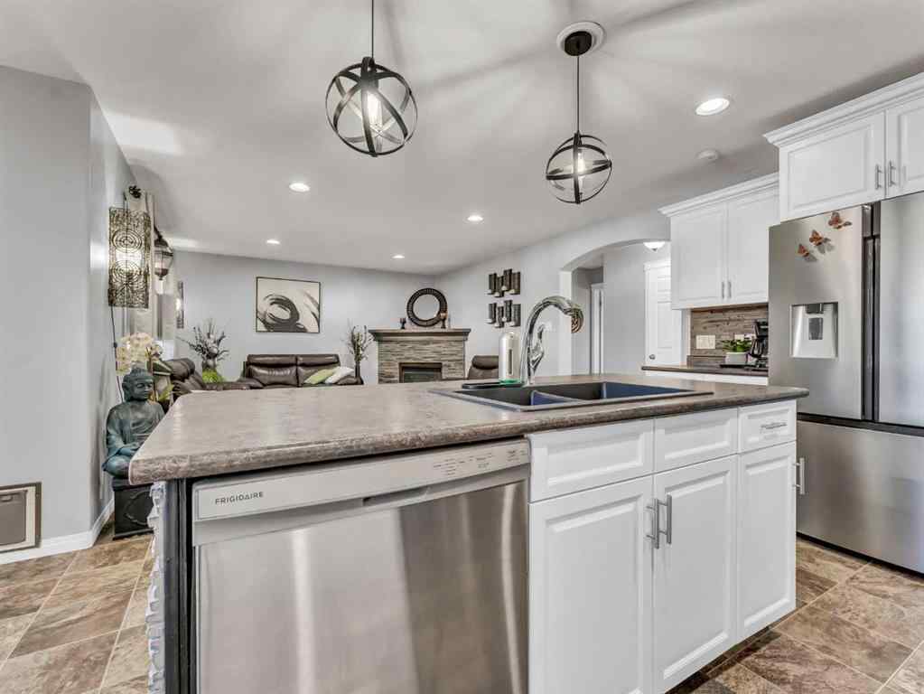 MLS® A2264568 - 62 Sterling Link SE in SE Southridge Medicine Hat, Residential