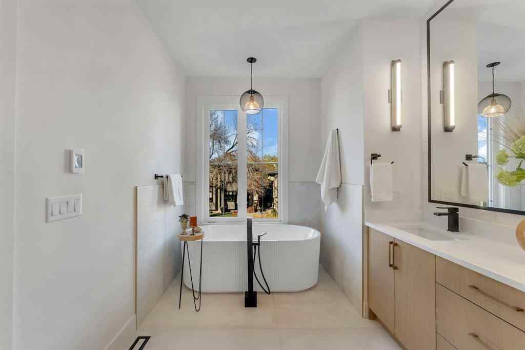 MLS® A2264569 - 433 26 Avenue NW in Mount Pleasant Calgary, Residential