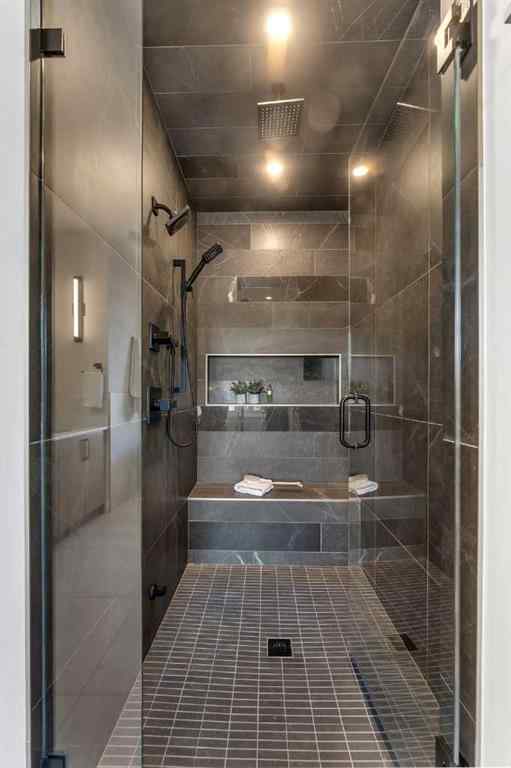 MLS® A2264569 - 433 26 Avenue NW in Mount Pleasant Calgary, Residential