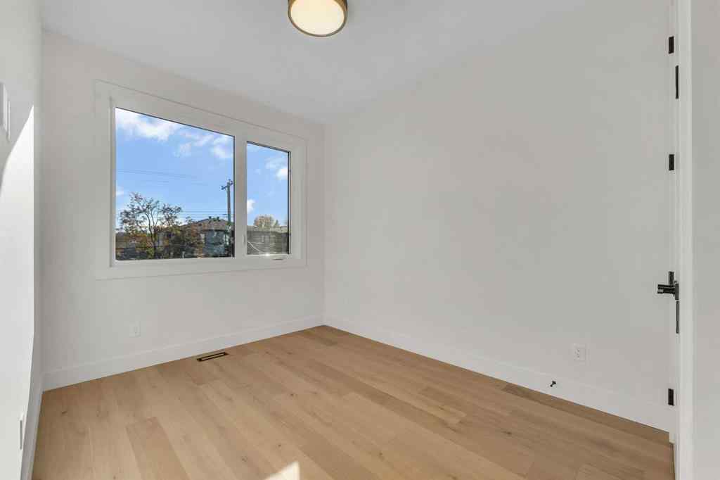 MLS® A2264569 - 433 26 Avenue NW in Mount Pleasant Calgary, Residential