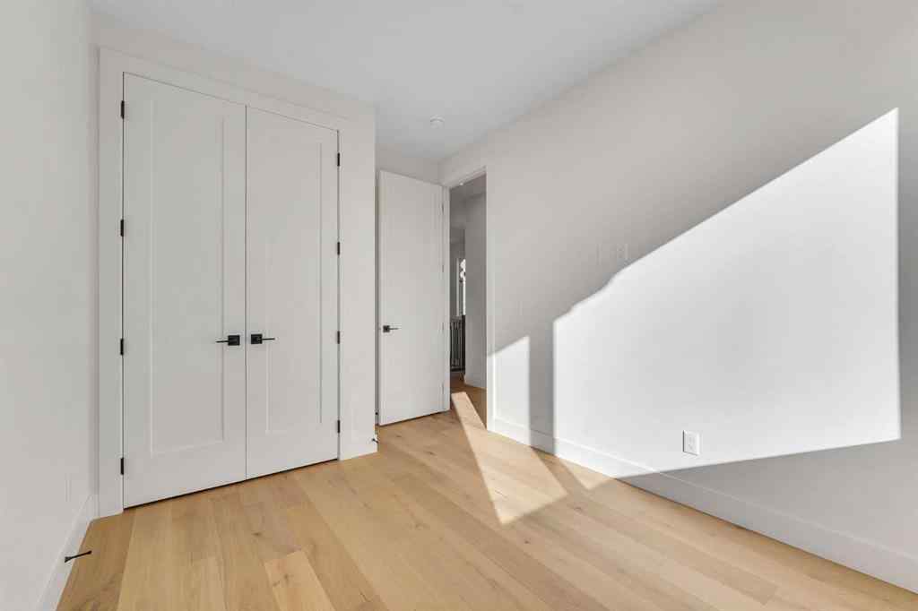 MLS® A2264569 - 433 26 Avenue NW in Mount Pleasant Calgary, Residential