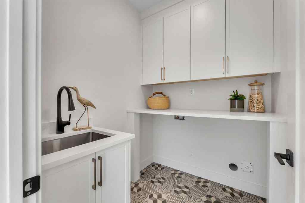 MLS® A2264569 - 433 26 Avenue NW in Mount Pleasant Calgary, Residential