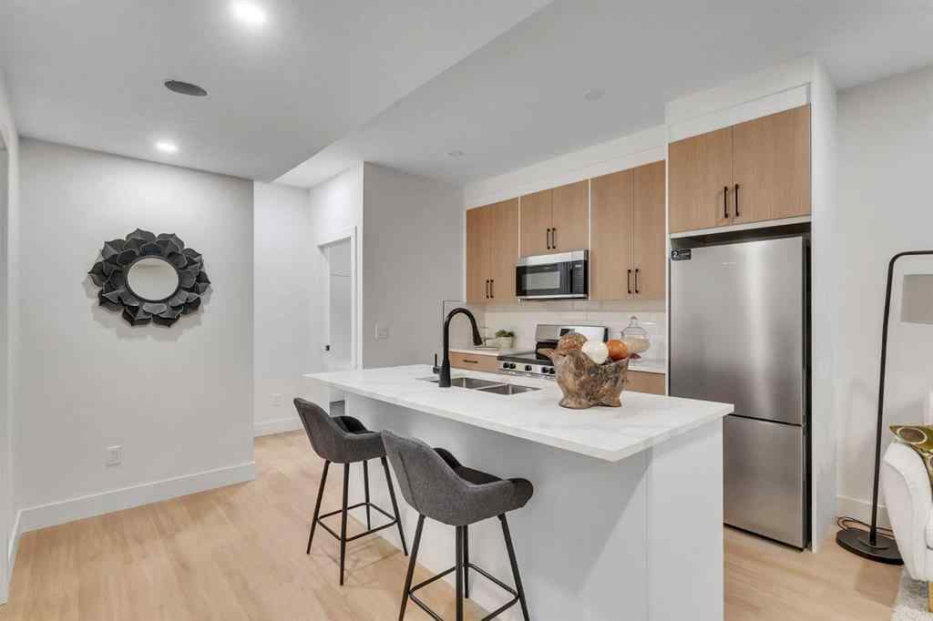 MLS® A2264569 - 433 26 Avenue NW in Mount Pleasant Calgary, Residential