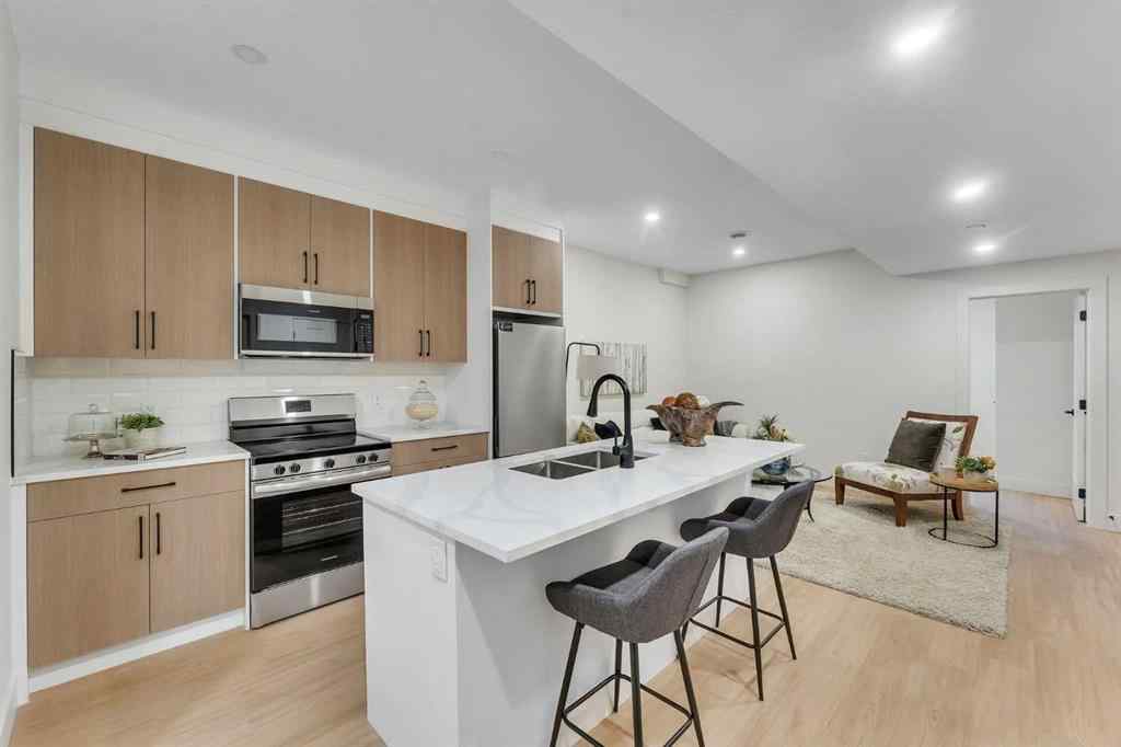 MLS® A2264569 - 433 26 Avenue NW in Mount Pleasant Calgary, Residential