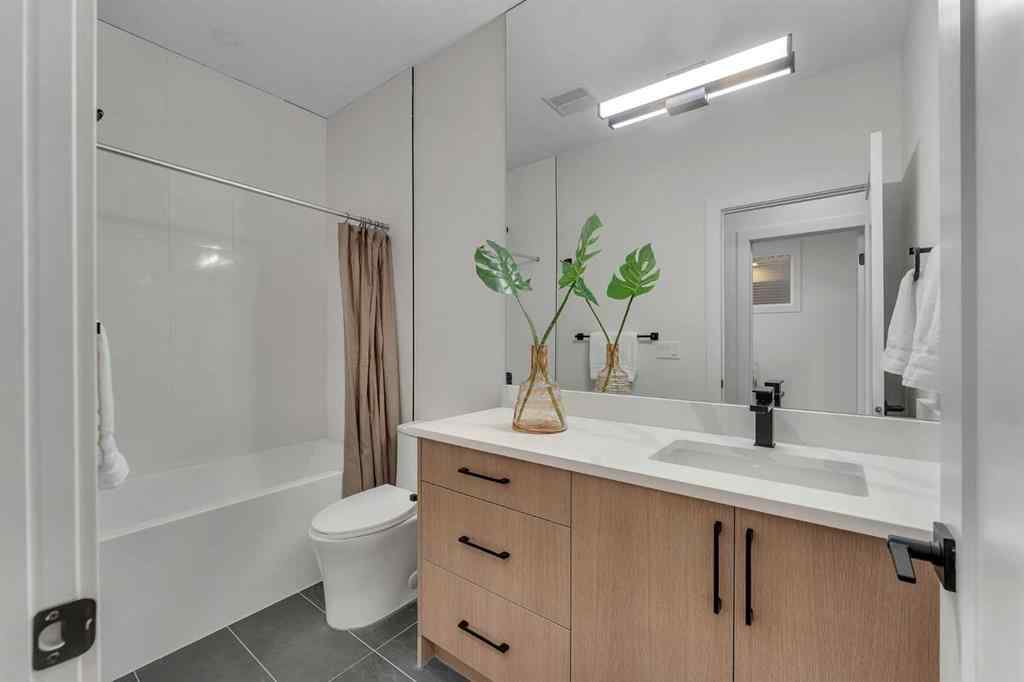 MLS® A2264569 - 433 26 Avenue NW in Mount Pleasant Calgary, Residential