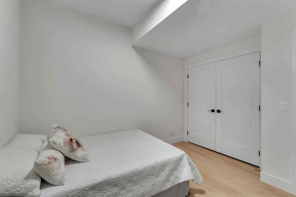 MLS® A2264569 - 433 26 Avenue NW in Mount Pleasant Calgary, Residential