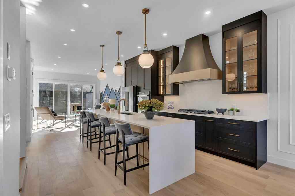 MLS® A2264569 - 433 26 Avenue NW in Mount Pleasant Calgary, Residential