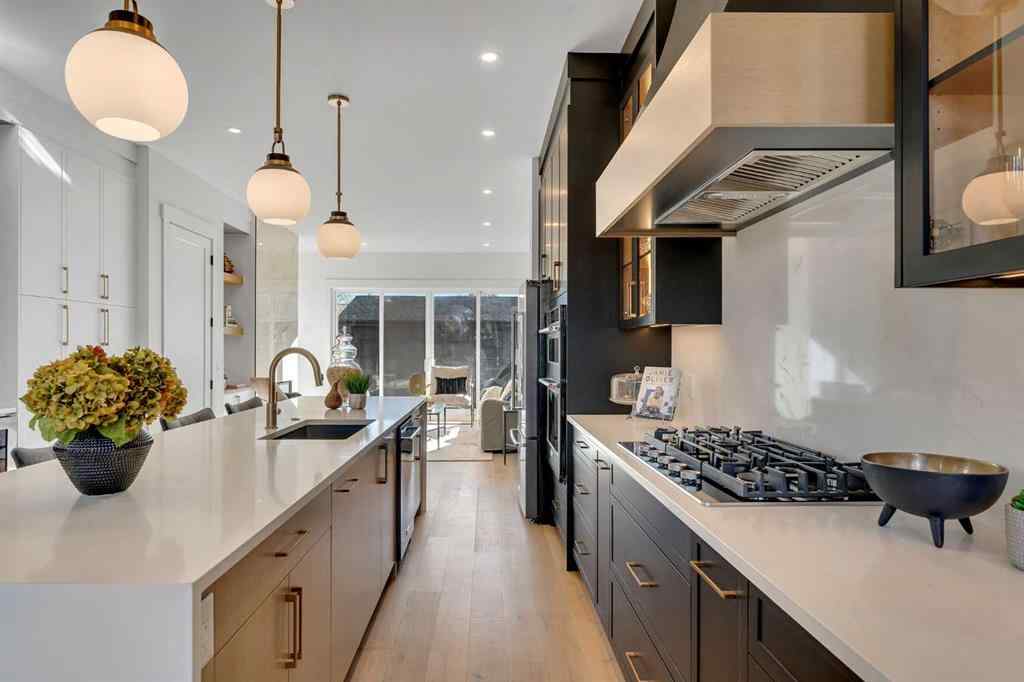 MLS® A2264569 - 433 26 Avenue NW in Mount Pleasant Calgary, Residential