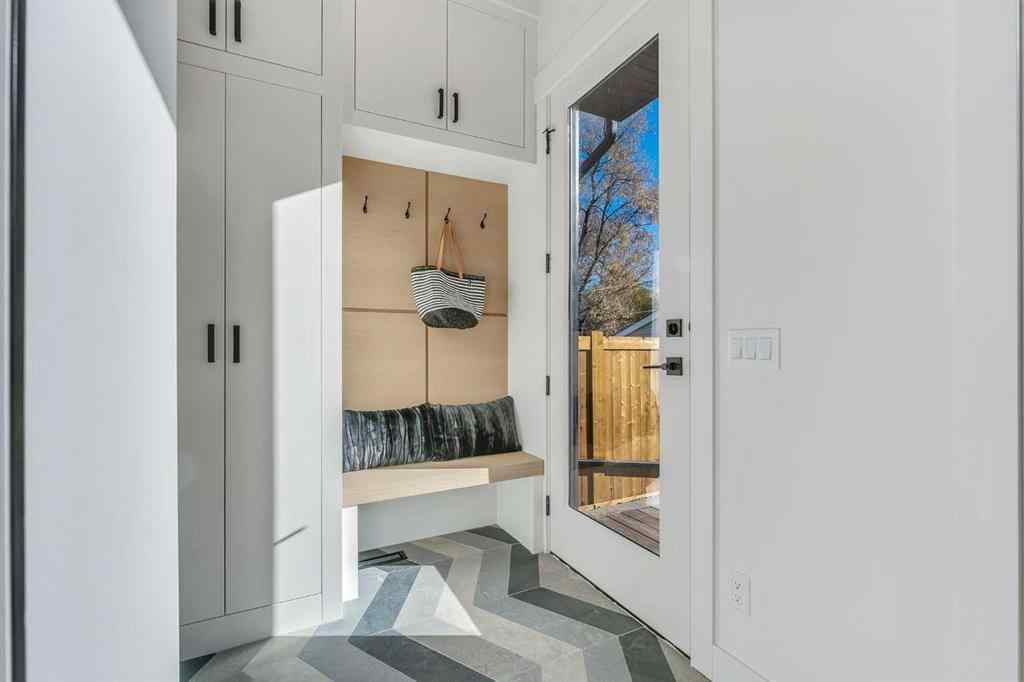 MLS® A2264569 - 433 26 Avenue NW in Mount Pleasant Calgary, Residential