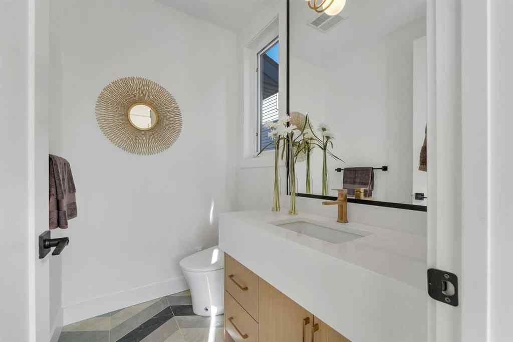 MLS® A2264569 - 433 26 Avenue NW in Mount Pleasant Calgary, Residential