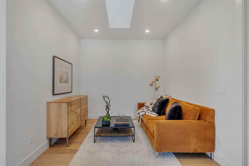 MLS® A2264569 - 433 26 Avenue NW in Mount Pleasant Calgary, Residential