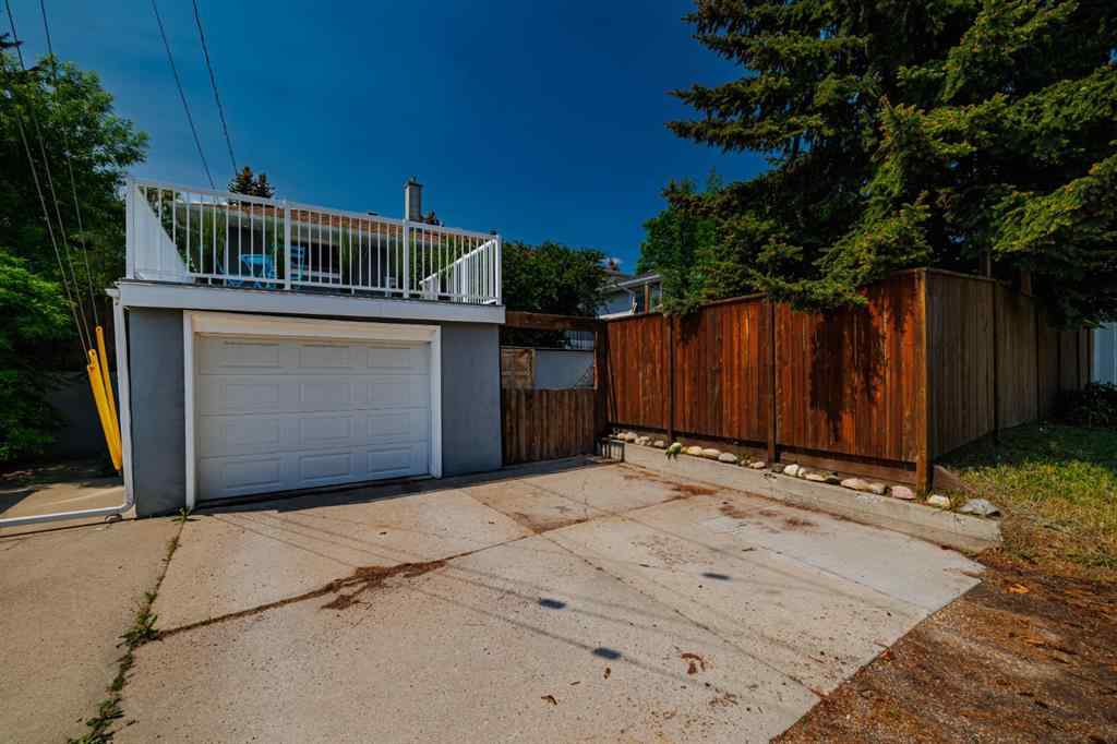 MLS® A2264570 - 30 Coleridge Road NW in Cambrian Heights Calgary, Residential