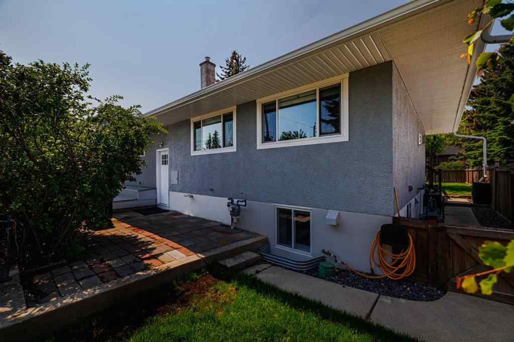 MLS® A2264570 - 30 Coleridge Road NW in Cambrian Heights Calgary, Residential