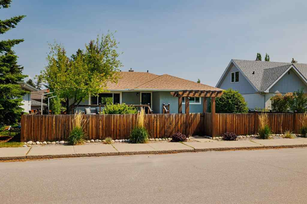 MLS® A2264570 - 30 Coleridge Road NW in Cambrian Heights Calgary, Residential