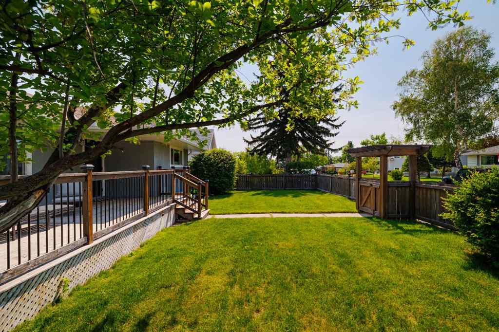 MLS® A2264570 - 30 Coleridge Road NW in Cambrian Heights Calgary, Residential