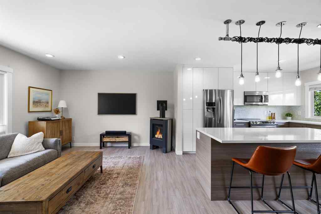 MLS® A2264570 - 30 Coleridge Road NW in Cambrian Heights Calgary, Residential