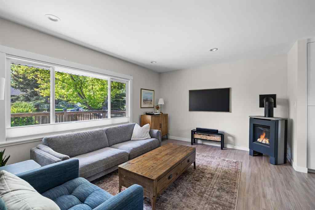 MLS® A2264570 - 30 Coleridge Road NW in Cambrian Heights Calgary, Residential