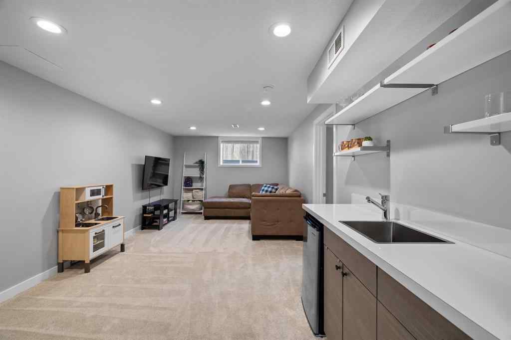 MLS® A2264570 - 30 Coleridge Road NW in Cambrian Heights Calgary, Residential