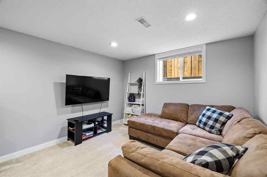 MLS® A2264570 - 30 Coleridge Road NW in Cambrian Heights Calgary, Residential