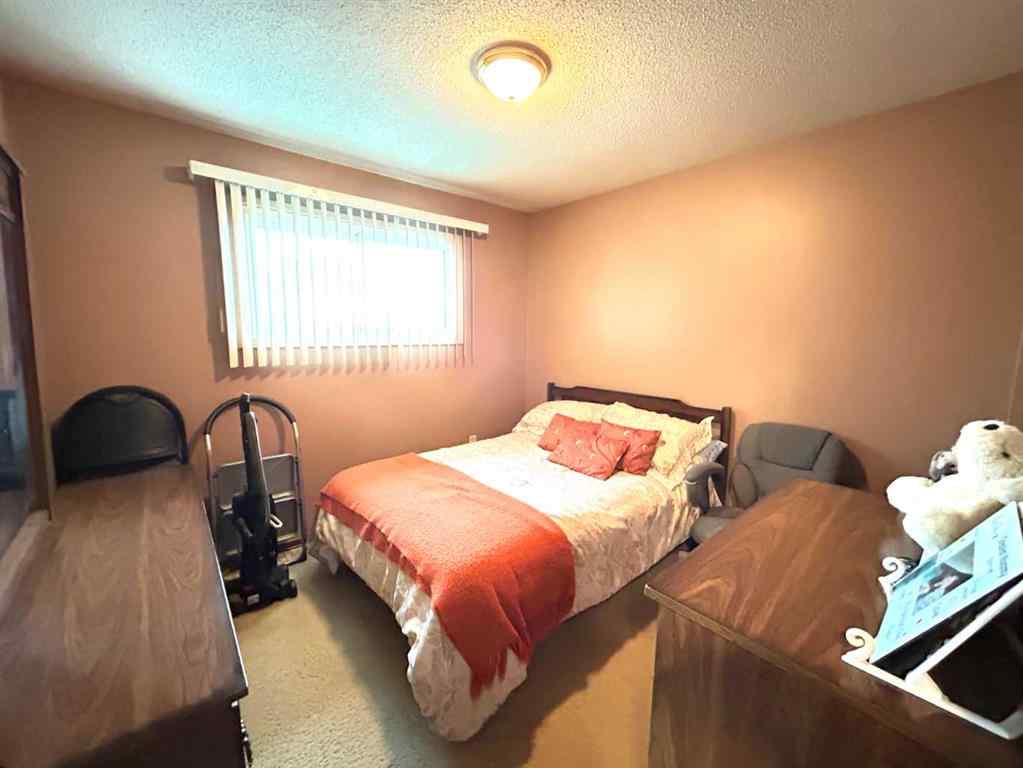 MLS® A2264572 - 1923 Crestwood Drive SE in Crestwood-Norwood Medicine Hat, Residential