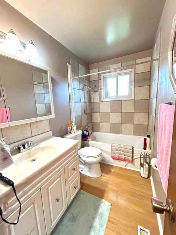 MLS® A2264572 - 1923 Crestwood Drive SE in Crestwood-Norwood Medicine Hat, Residential