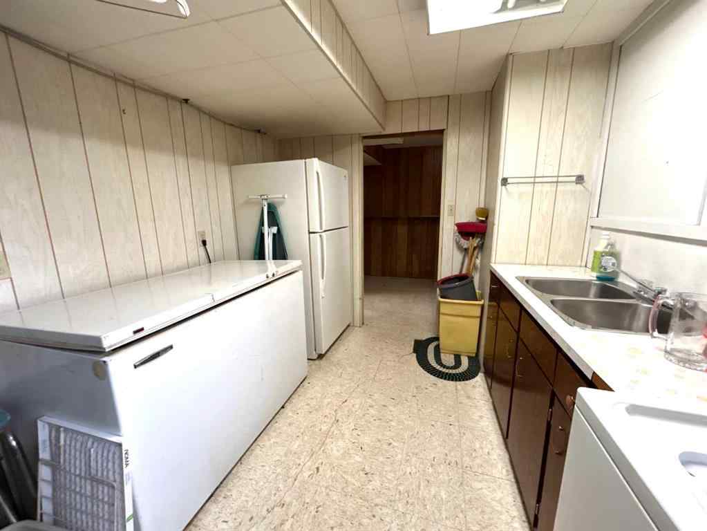 MLS® A2264572 - 1923 Crestwood Drive SE in Crestwood-Norwood Medicine Hat, Residential