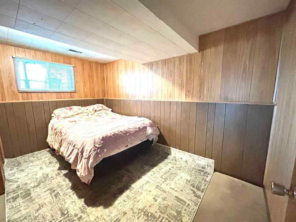 MLS® A2264572 - 1923 Crestwood Drive SE in Crestwood-Norwood Medicine Hat, Residential