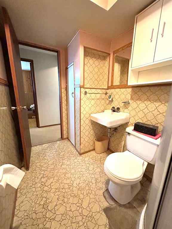 MLS® A2264572 - 1923 Crestwood Drive SE in Crestwood-Norwood Medicine Hat, Residential