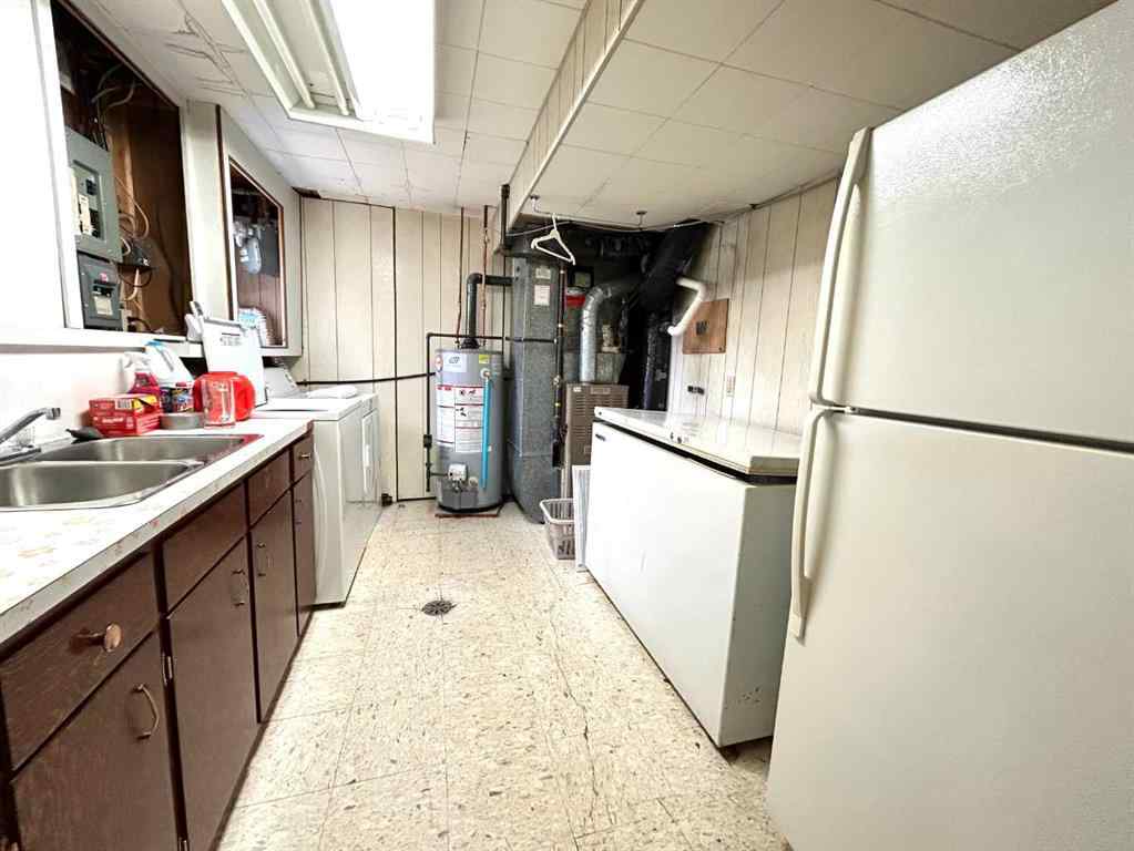 MLS® A2264572 - 1923 Crestwood Drive SE in Crestwood-Norwood Medicine Hat, Residential