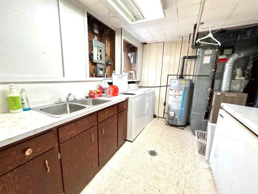 MLS® A2264572 - 1923 Crestwood Drive SE in Crestwood-Norwood Medicine Hat, Residential