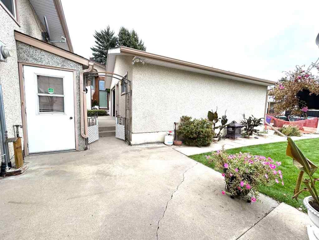 MLS® A2264572 - 1923 Crestwood Drive SE in Crestwood-Norwood Medicine Hat, Residential
