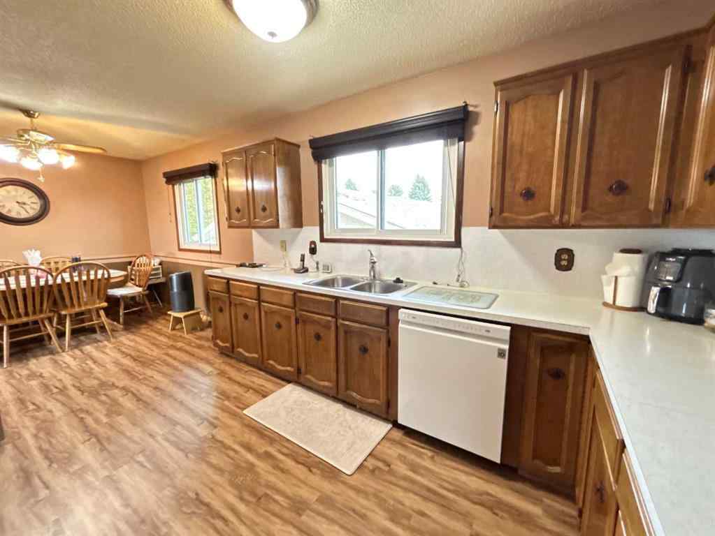 MLS® A2264572 - 1923 Crestwood Drive SE in Crestwood-Norwood Medicine Hat, Residential