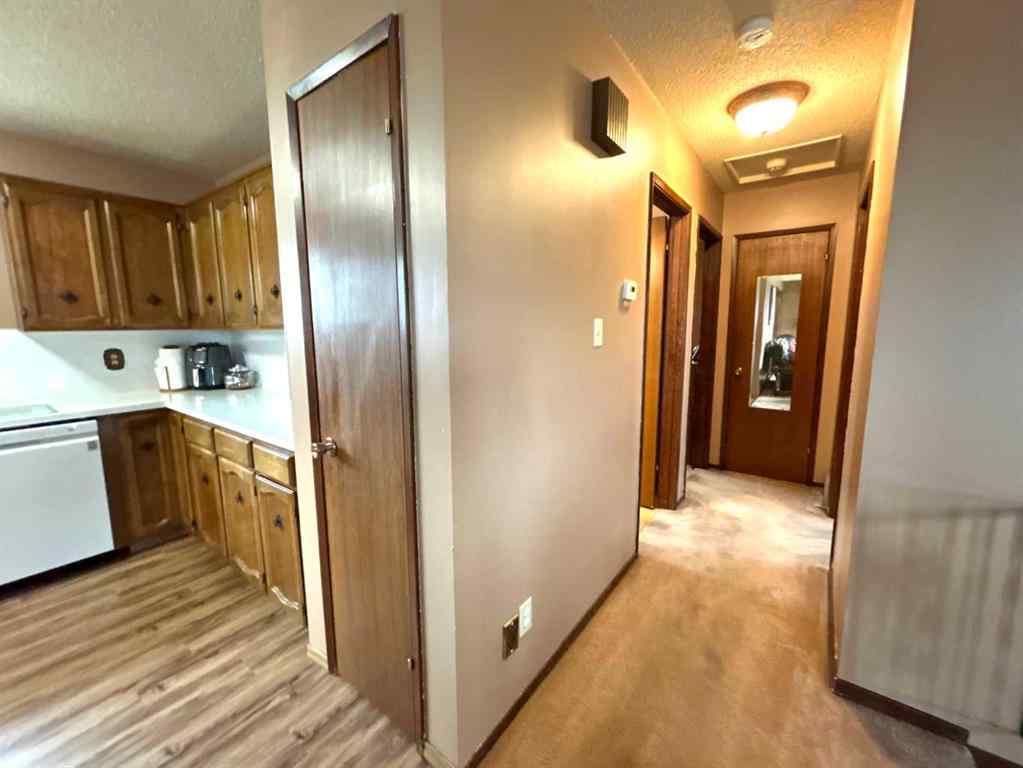 MLS® A2264572 - 1923 Crestwood Drive SE in Crestwood-Norwood Medicine Hat, Residential