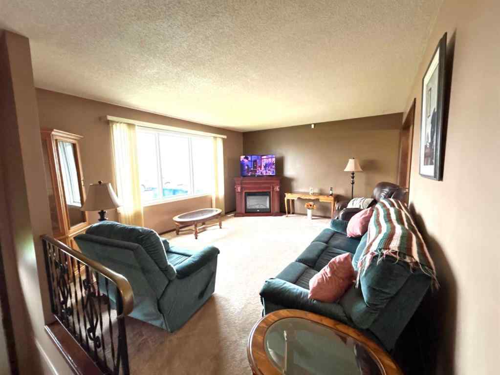 MLS® A2264572 - 1923 Crestwood Drive SE in Crestwood-Norwood Medicine Hat, Residential